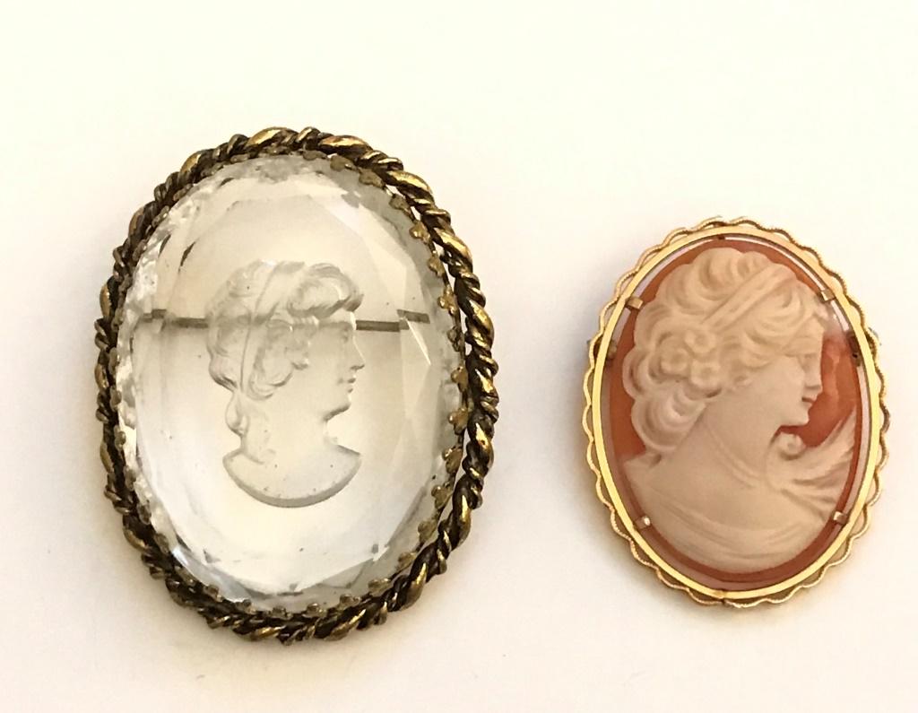 2 PC CAMEO LOT BROOCHES VINTAGE (1 of 2)