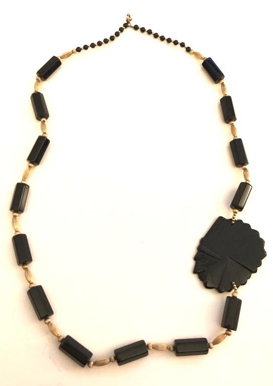 NECKLACE W/ INDIAN HEAD: BID NOW!