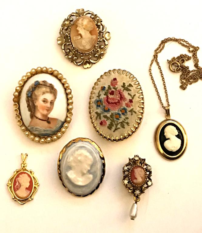 VINTAGE BROOCHES/ NECKLACE CAMEO LOT (1 of 3)
