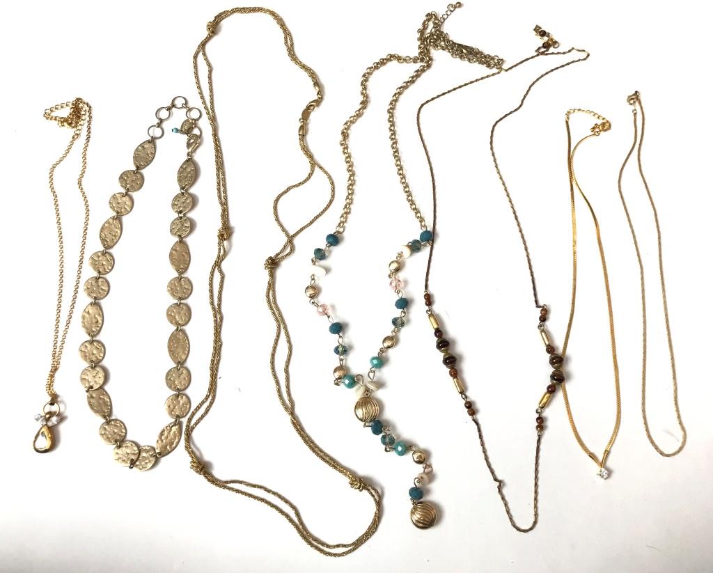 7 NECKLACES GOLD TONE (1 of 3)