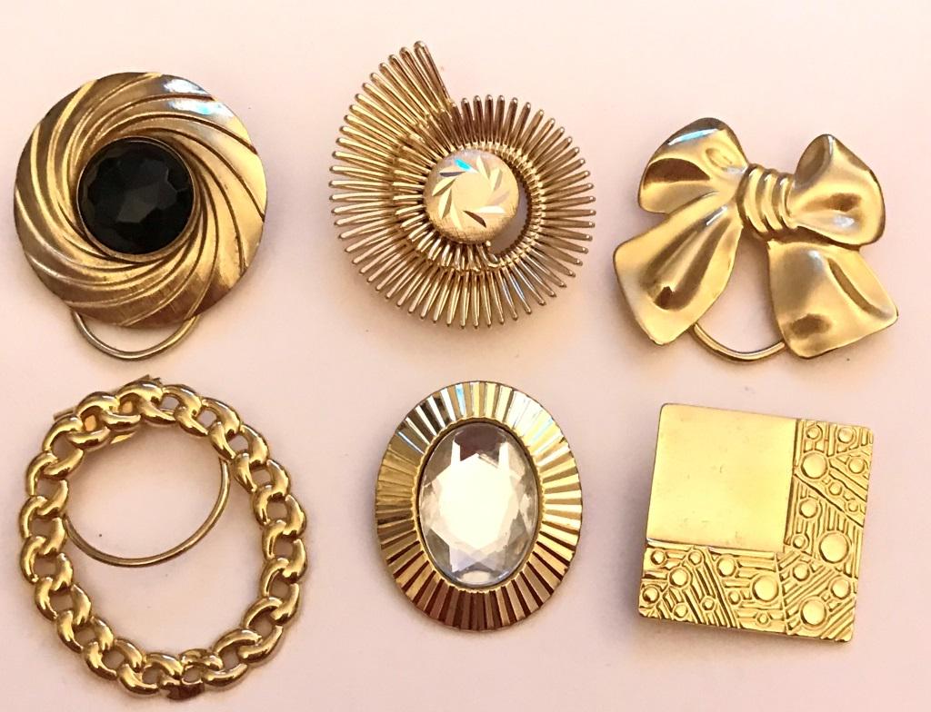 6 GOLD TONE SCARF CLIPS: BID NOW!