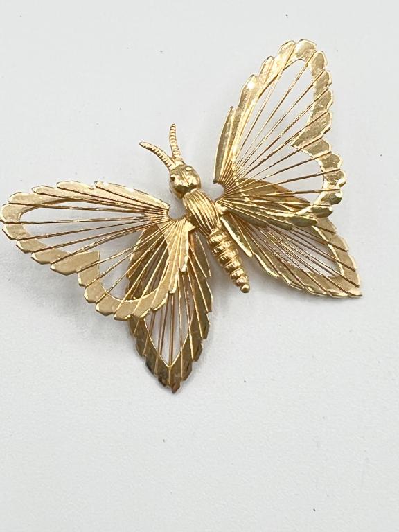 VINTAGE MONET INTRICATE BUTTERFLY: VINTAGE MONET INTRICATE BUTTERFLY BROOCH
