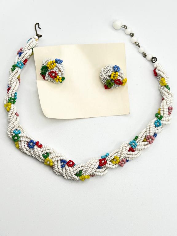 VINTAGE BEADWORK SET: VINTAGE BEADWORK SET