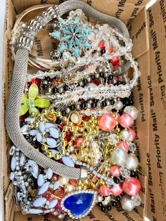 JEWELRY TREASURE BOX LOT (1 of 2)