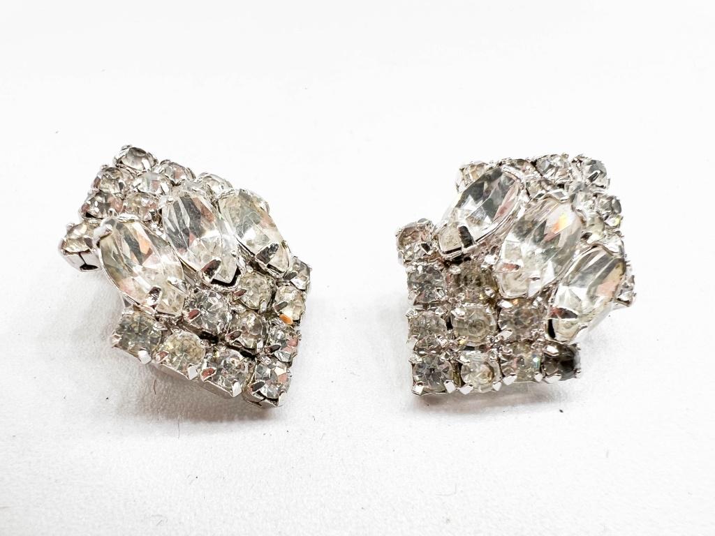 SIGNED KRAMER STUNNING EARRINGS PAIR (1 of 2)