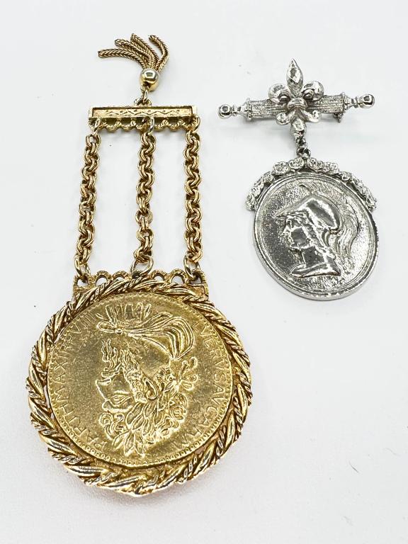 2 BROOCH , SILVER TONE, GOLD TONE: 2 BROOCH , SILVER TONE, GOLD TONE