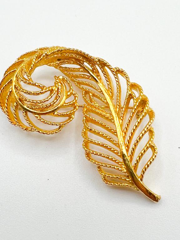 LISNER LEAF SCROLL BROOCH (1 of 2)