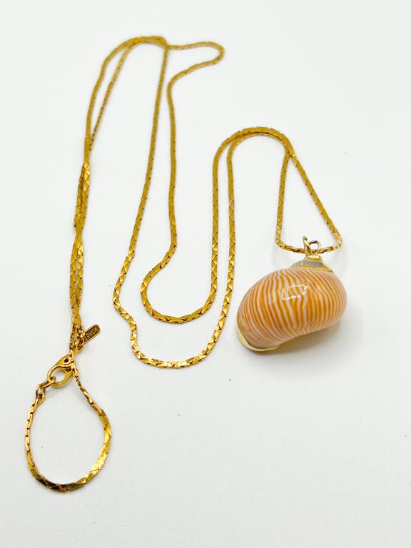 MONET SEASHELL NECKLACE: MONET SEASHELL NECKLACE CAN YOU SAY BEACHY