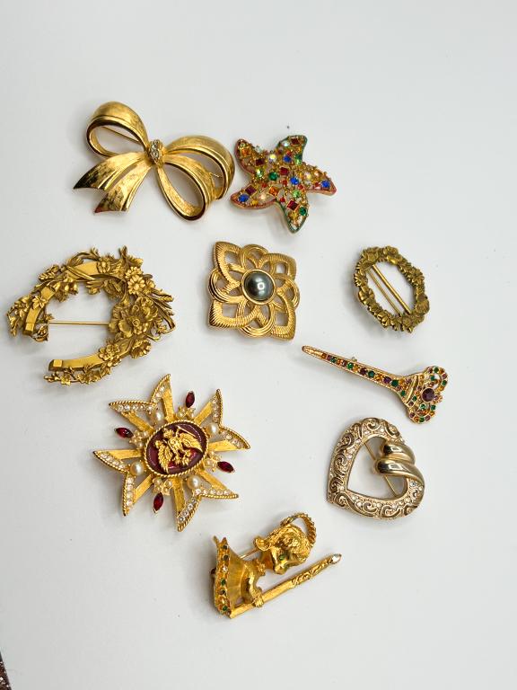 VICTORIAN STYLE BROOCH COLLECTION (1 of 1)