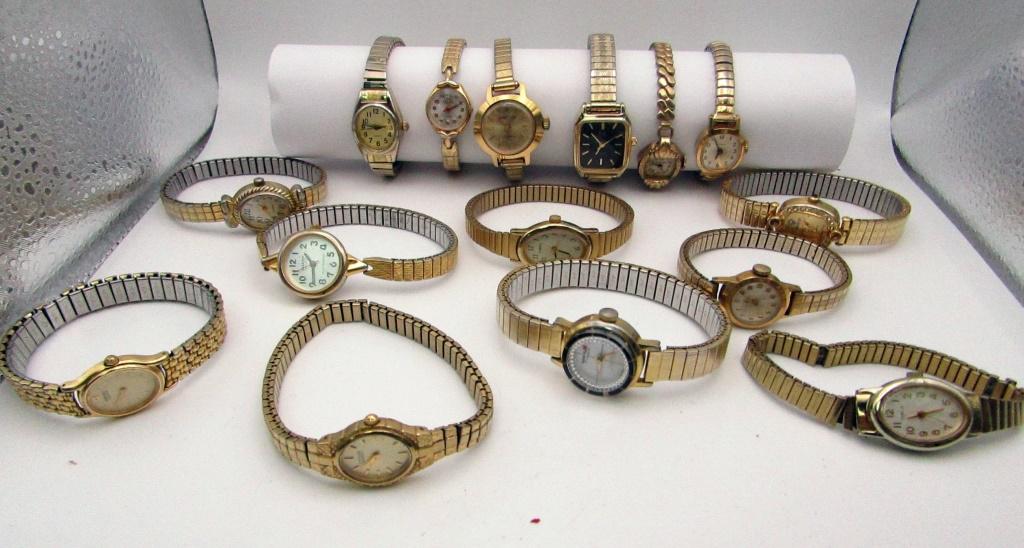 Woman's Elastic Gold Toned Watches: Woman's Elastic Gold Toned Watches