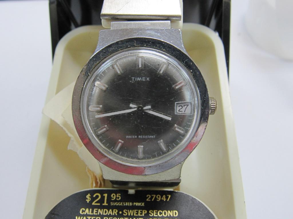 VINTAGE TIMEX MEN'S CALENDAR WATER: VINTAGE TIMEX MEN'S CALENDAR WATER