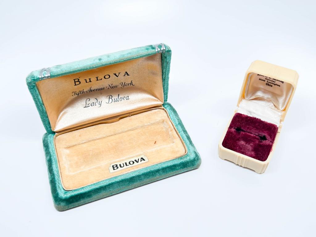 VINTAGE BULOVA VELVET WATCH CASE +: VINTAGE BULOVA VELVET WATCH CASE + RING CASE IN VELVET