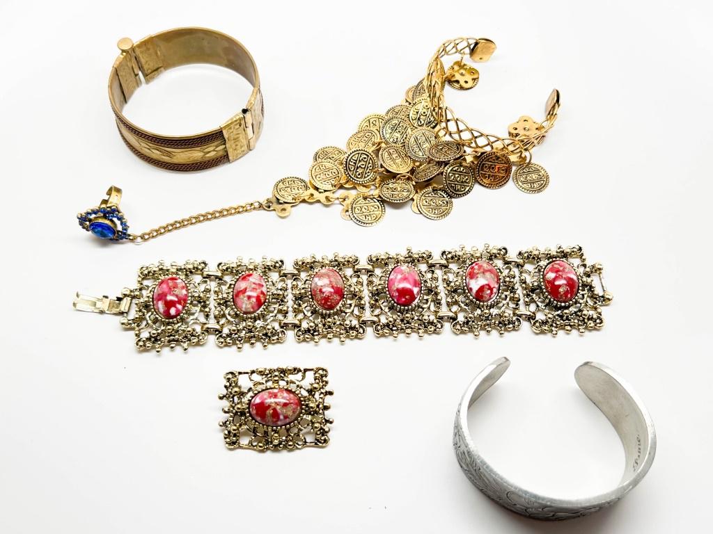 BEAUTIFUL ASSORTMENT OF BRACELETS: BEAUTIFUL ASSORTMENT OF BRACELETS , ONE MATCHING BROOCH , ONE PEWTER