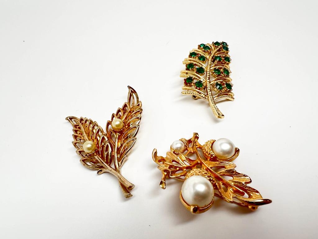 LOVELY 1 CORO, 1 AVON +: LOVELY 1 CORO, 1 AVON + OTHER FANCY BROOCHES