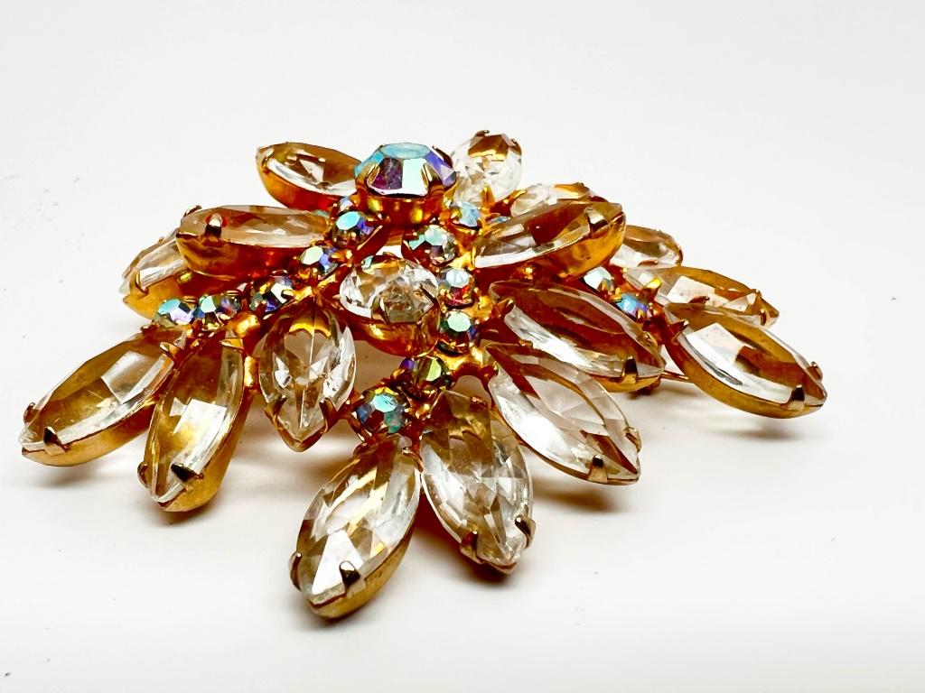 HUGE SEE THRU STONES BROOCH: HUGE SEE THRU STONES BROOCH, SIMPLY STUNNING APPEARANCE !!! SHINE AND SPARKLES EVERYWHERE, TRUE EYE CATCHING PIECE ! EXCITING !