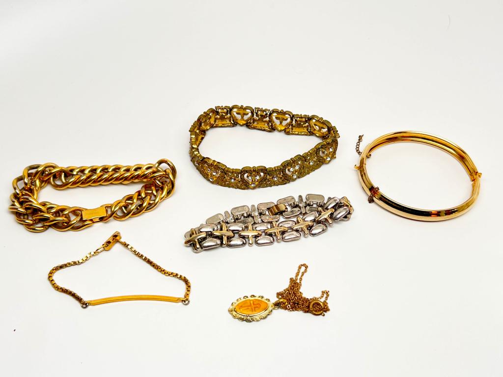 MULTIPLE BRACELETS LOT + AVON (1 of 2)