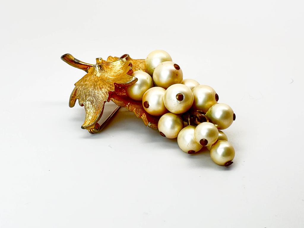 BOUCHER "GRAPES" BROOCH: BOUCHER GRAPES BROOCH, MARCEL BOUCHER, PREVIOUS DESIGNER FOR CARTIER