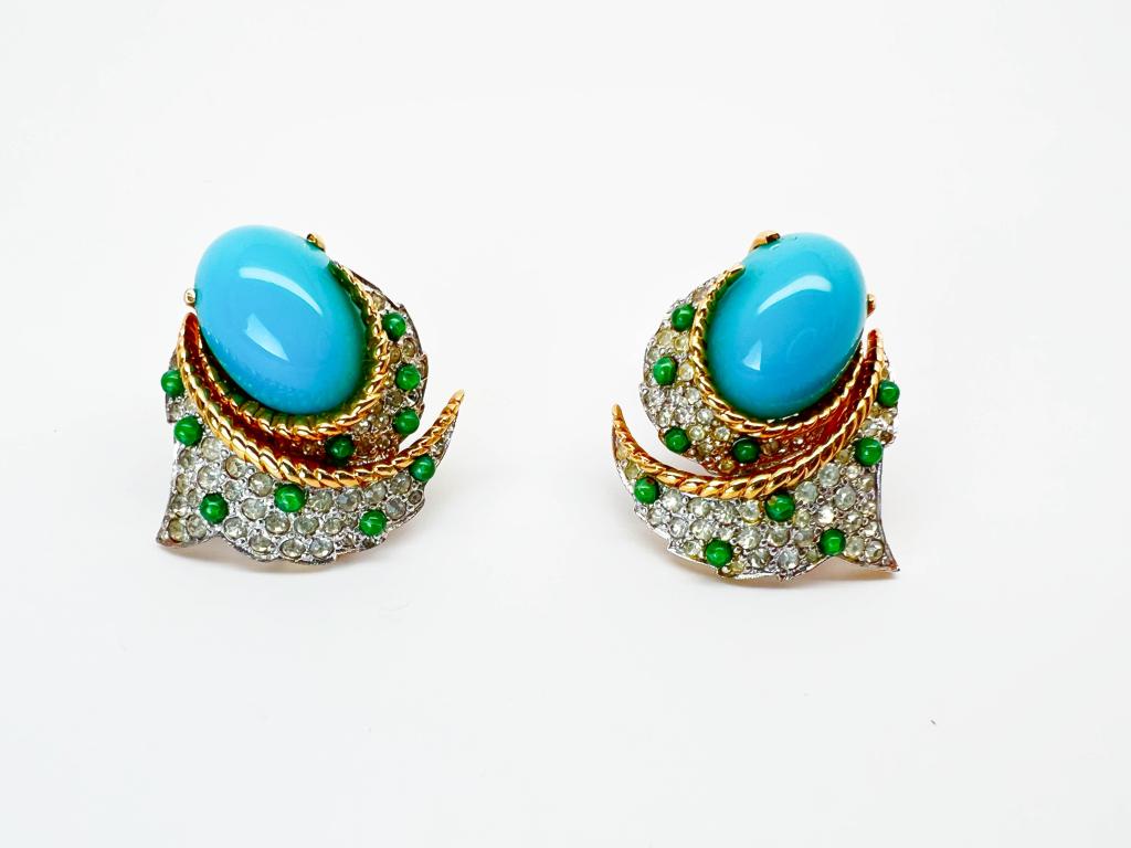 RARE JOMAZ EARRINGS SET: RARE JOMAZ EARRINGS SET , LG CABUCHON AND MULTICOLOR STONE SET