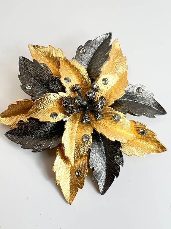 JOAN RIVERS BLACK AND GOLD BROOCH: JOAN RIVERS BLACK AND GOLD BROOCH , BEAUTIFUL