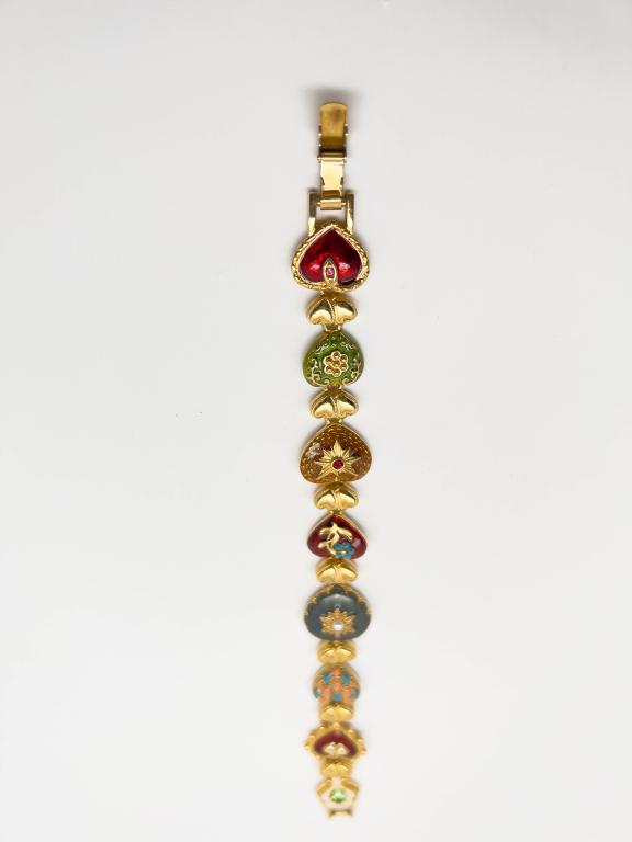 JOAN RIVERS HEARTS BRACELET (1 of 4)