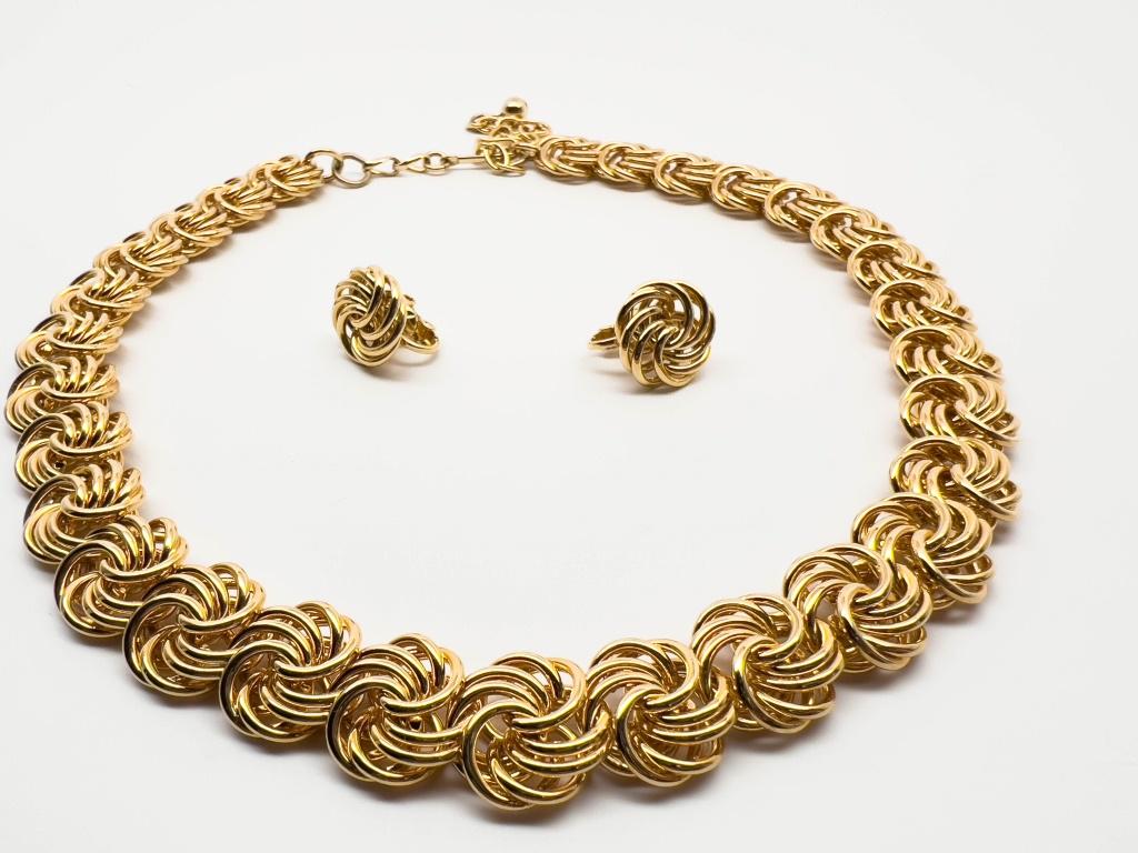 TRIFARI SET: TRIFARI SET , SOFT SILKY FEEL TO THIS, LIKE NEW