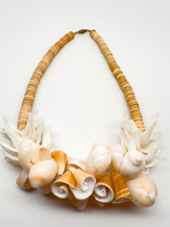 LRG SHELL STATEMENT NECKLACE (1 of 2)