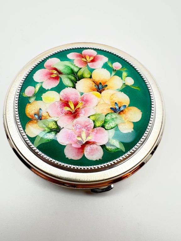 CROWN FLORAL COMPACT: CROWN COMPACT IN VIBRANT FLORALS