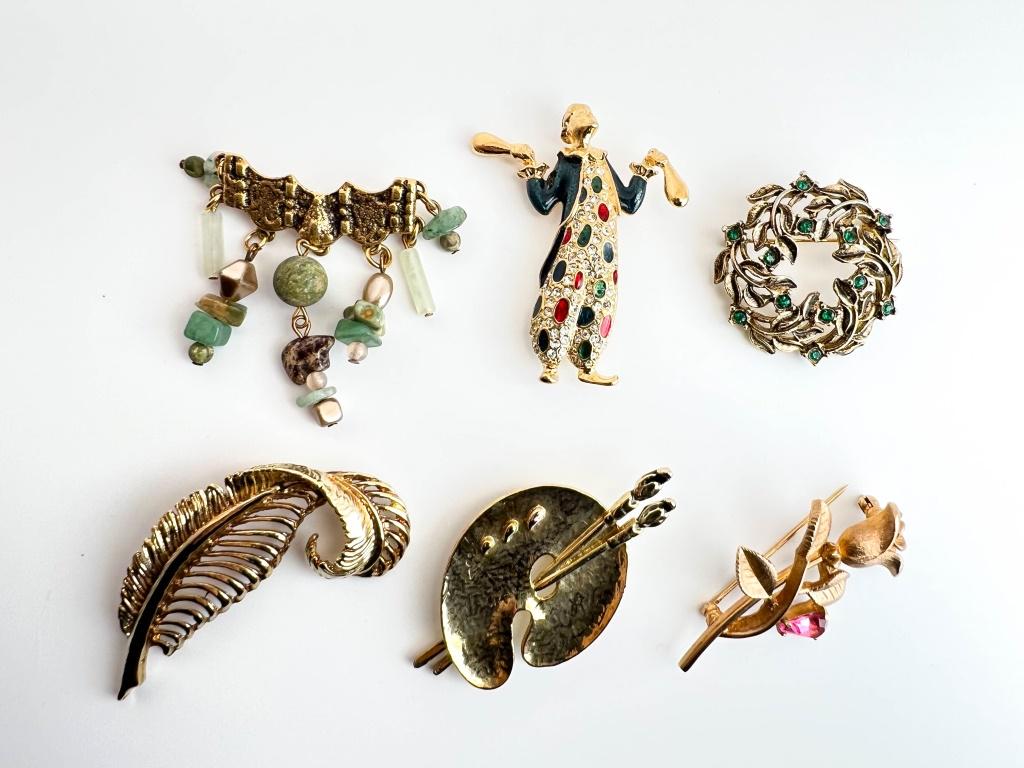 LARGE BROOCH VARIETY LOT (1 of 3)