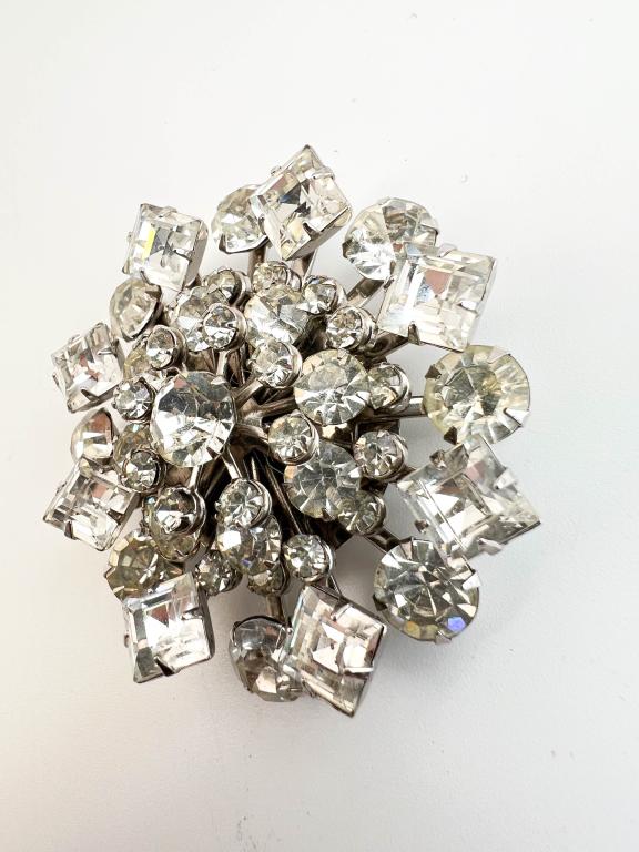 QUALITY BROOCH, SPARKLES (1 of 5)