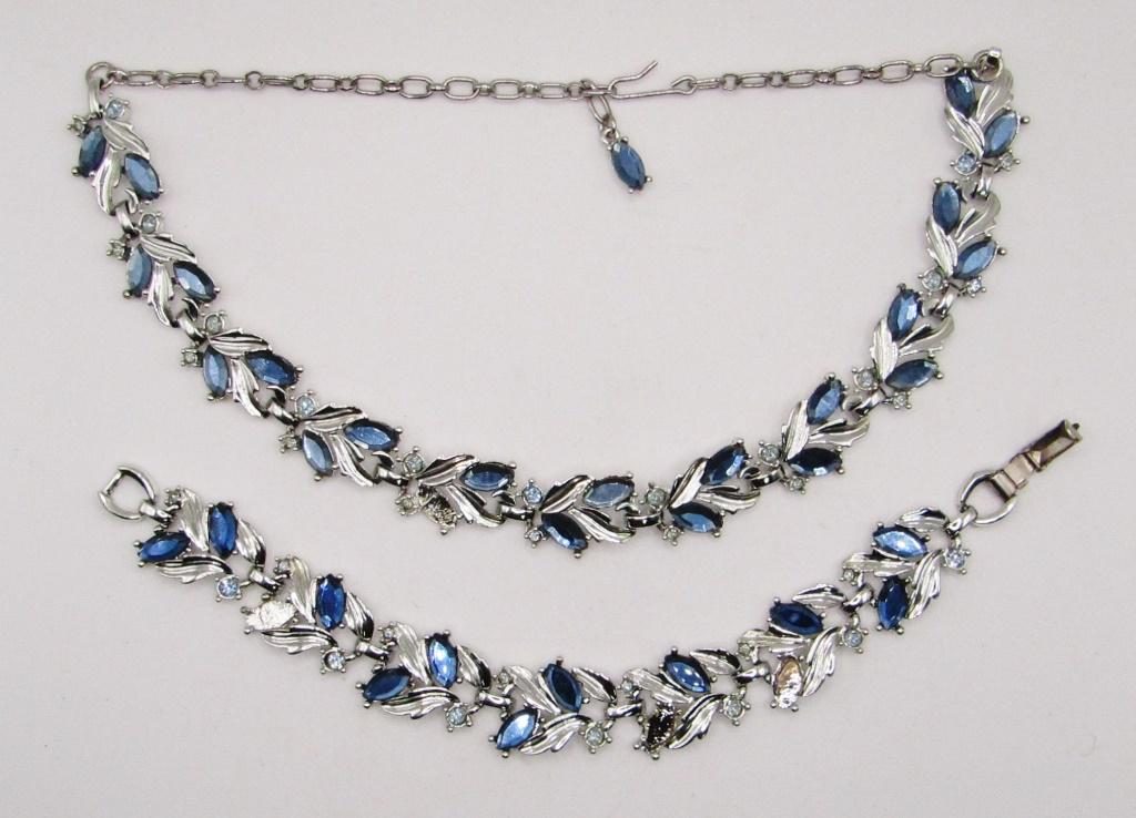 NECKLACE & BRACELET MATCHING VINTAGE SET: NECKLACE & BRACELET MATCHING VINTAGE SET BLUE STONES SETTINGS