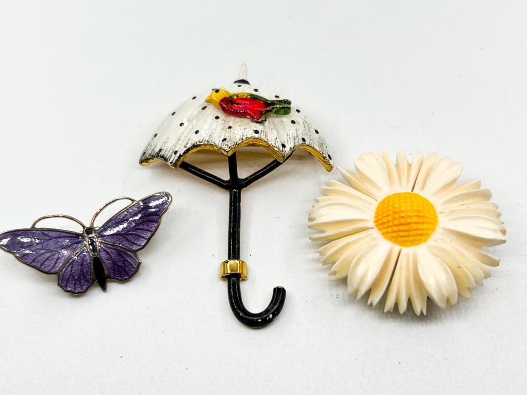 FLORALS, BRIGHT, PRETTY BROOCHES (1 of 2)