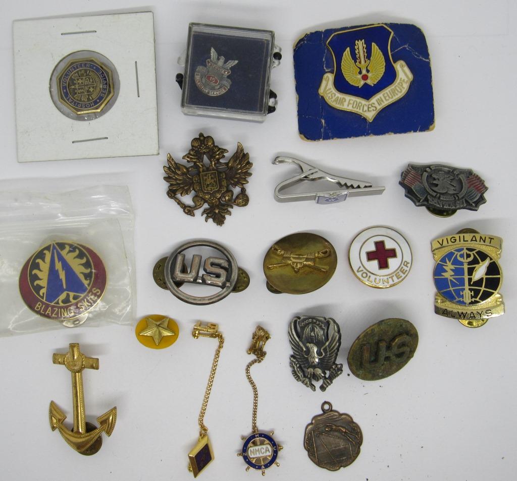 SELECTIVE SERVICE / MILITARY PINS & BUTTONS (1 of 2)