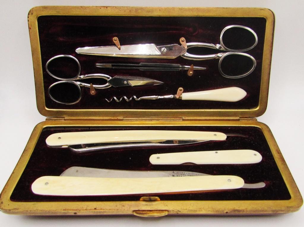 VINTAGE LEATHER GROOMING CASE; (1 of 7)