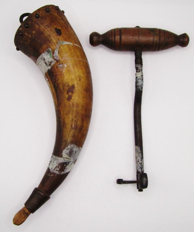 VINTAGE GUNPOWDER HORN WITH MECHANISM! (1 of 2)