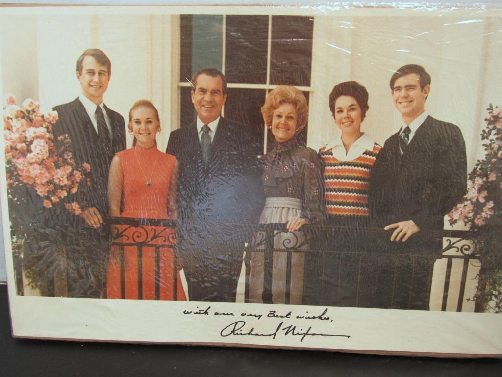 1972/73 ENTIRE NIXON FAMILY PHOTO SIGNED by NIXON (1 of 3)