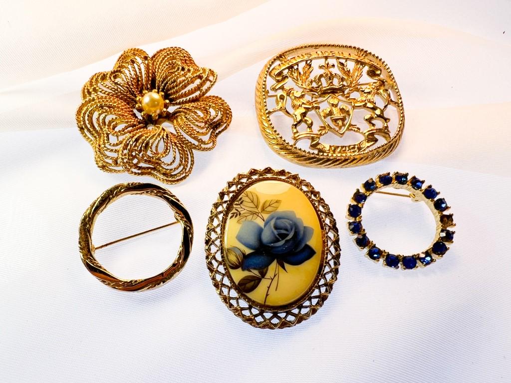 5 BroochesAssortment (1 of 4)