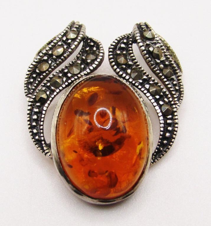 VINTAGE MARCASITE STERLING PENDANT WITH: BALTIC AMBER CENTER-TOTAL 3.3 DWT