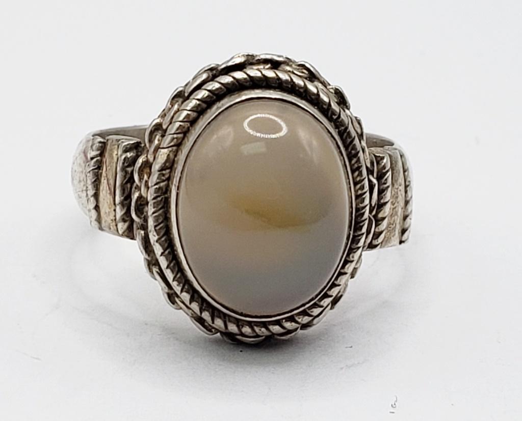 VINTAGE STERLING RING WITH TRANSLUCENT: CAT EYE CENTER STONE-RING SIZE 8-TOTAL 6.5 DWT