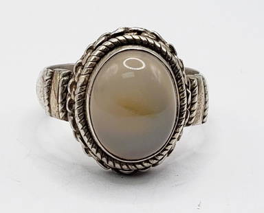 VINTAGE STERLING RING WITH TRANSLUCENT: CAT EYE CENTER STONE-RING SIZE 8-TOTAL 6.5 DWT