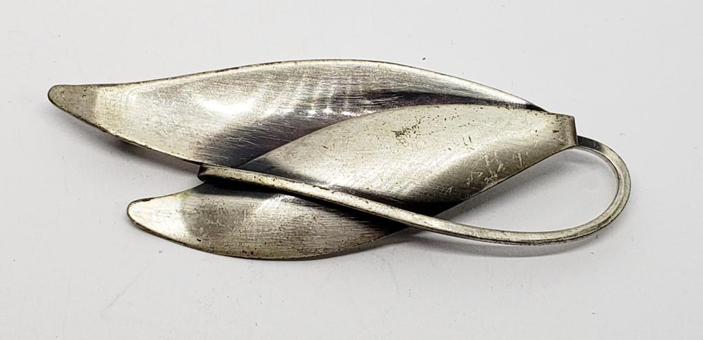 ORB STERLING VINTAGE LEAF BROOCH (1 of 3)
