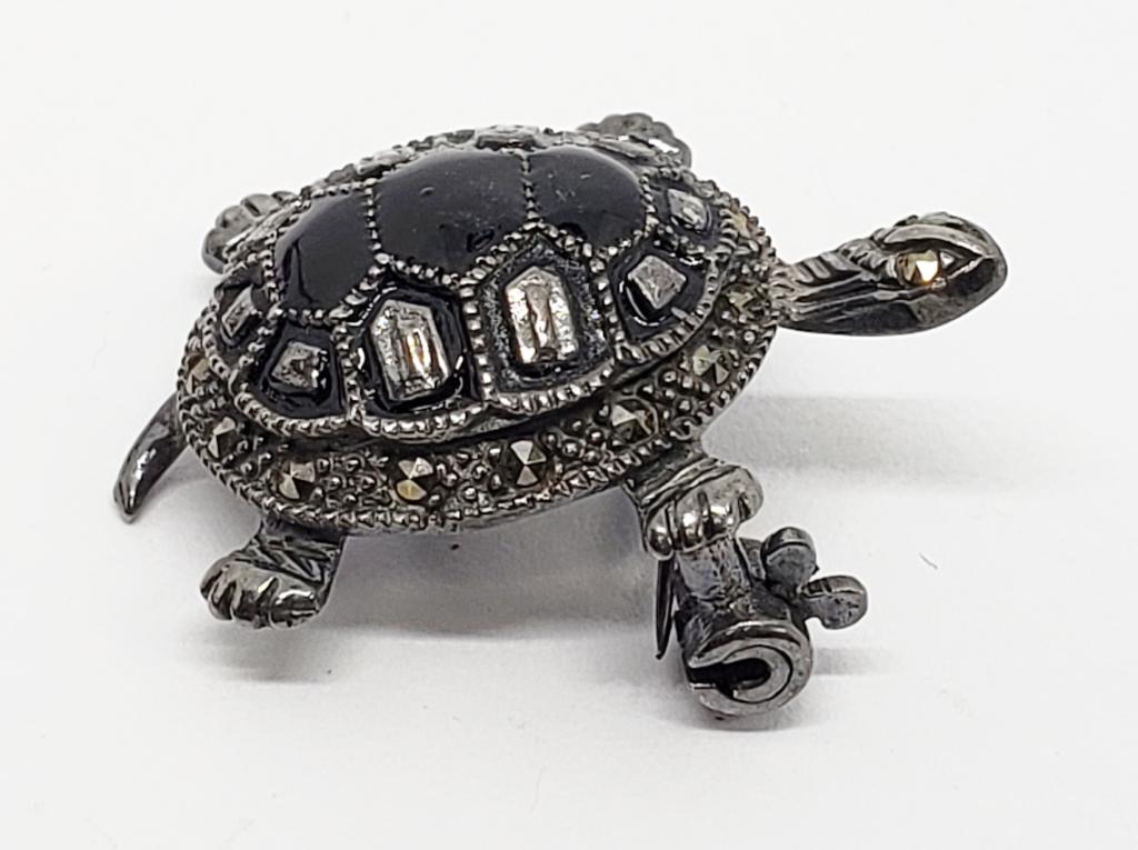 VINTAGE STERLING MARCASITE TURTLE PIN: TOTAL 4 DWT