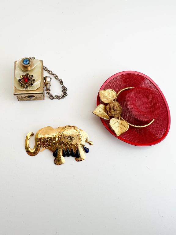 PRETTY BROOCH TRIO (1 of 2)