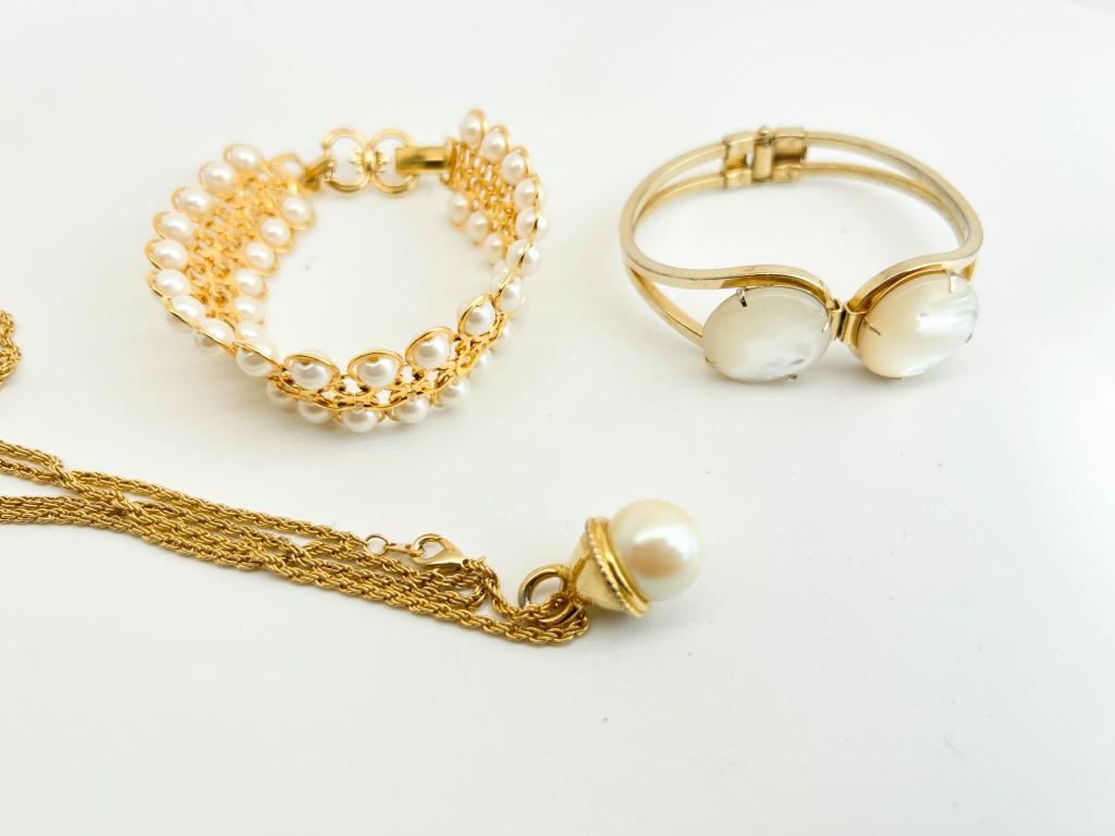 NECKLACE AND BRACELETS: NECKLACE AND BRACELETS