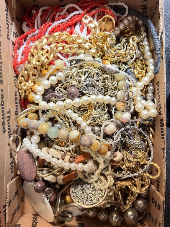 TREASURE BOX SAMPLER: NECKLACES SAMPLER, TREASURE BOX SAMPLER, 90 PERCENT + WEARABLE CONDITION ITEMS !GREAT FOR PERSONAL COLLECTION OR SHARE WITH FRIENDS ! SMALL PRIORITY MAIL LOW COST BOX IN HOUSE SHIPPING MEANS YOU GET I