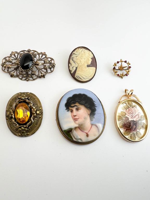 VINTAGE , ANTIQUE ? BROOCHES: VINTAGE , ANTIQUE ? BROOCHES. LOT , ONE CLASP NEEDS REPAIR