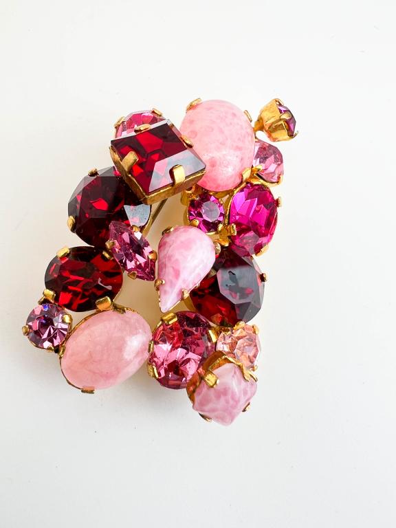 STUNNING FACET STONE BROOCH (1 of 2)