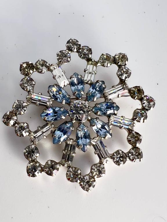 B DAVID SIGNED BROOCH (1 of 2)