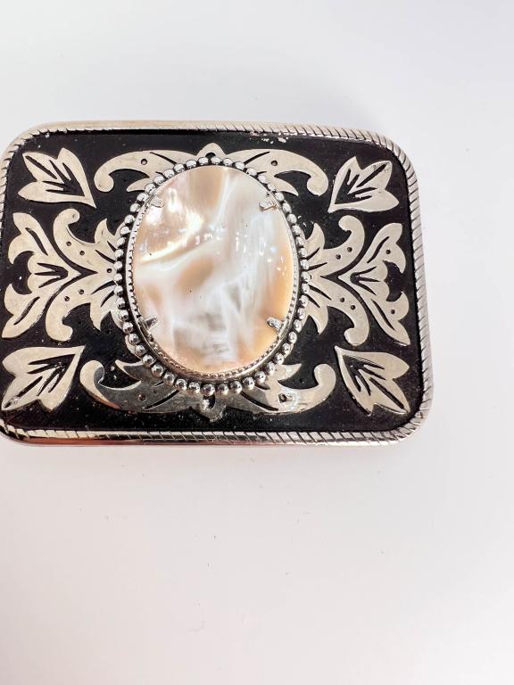 LARGE BELT BUCKLE (1 of 1)