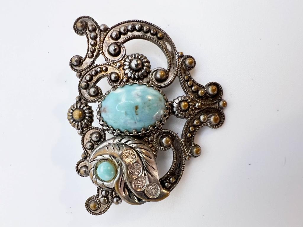 PRETTY BROOCH (1 of 1)