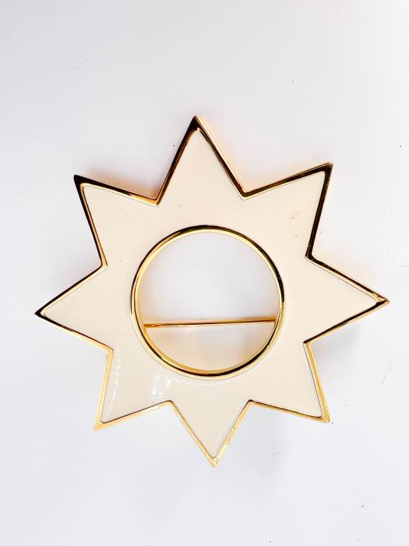 MONET SIGNED STAR BROOCH: MONET SIGNED STAR BROOCH